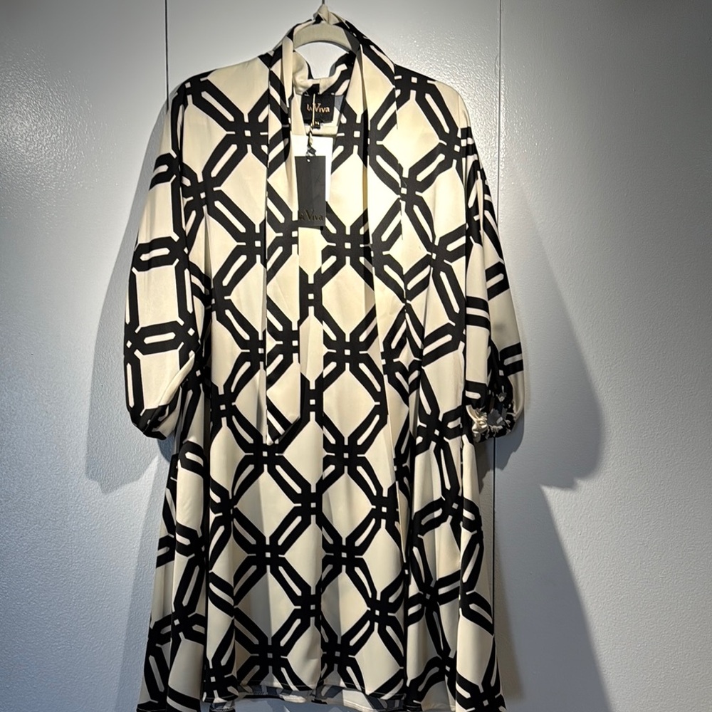Chic Black and Cream Geometric Dress